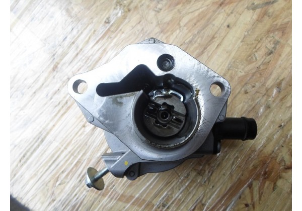 Вакуумний насос Renault Kangoo, Clio II, Clio III, Fluence, Megane II, Megane III, Scenic II, Scenic III, Laguna III, Modus, Logan, Duster 1.5 dci, 8200521381, PIERBURG 7.00673.00.00, 146505272R, 8201005306, 7.05641.00.0, 8200577807